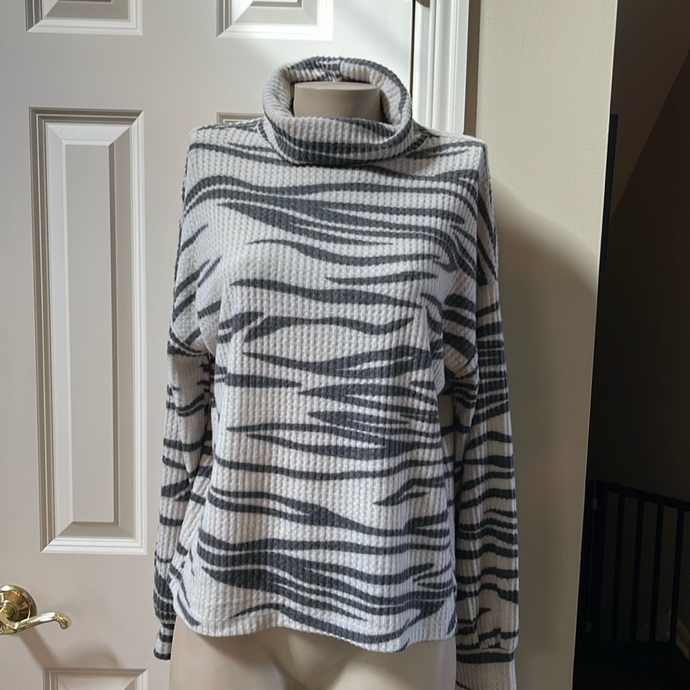 NWT Sanctuary Anthropologie textured turtleneck top, med